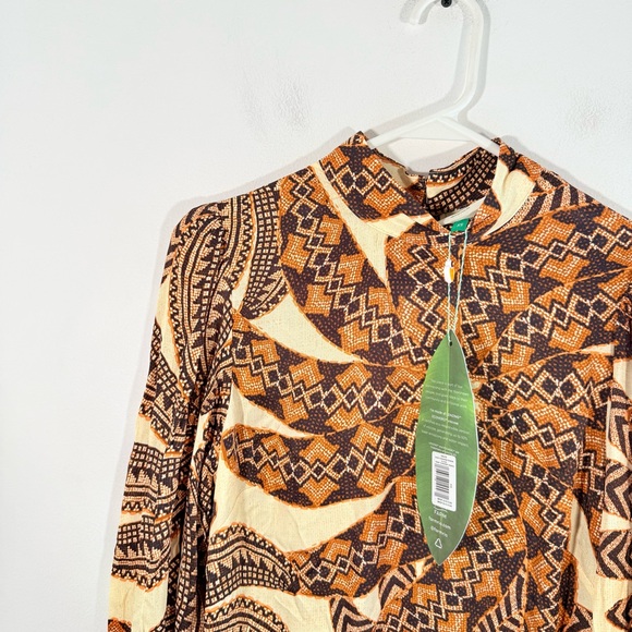 NWT Farm Rio Yawanawa Banana Long Sleeve Keyhole Back Blouse Sand XS New - Picture 10 of 15